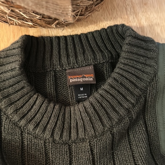 Patagonia sweater, barely used - Picture 2 of 2